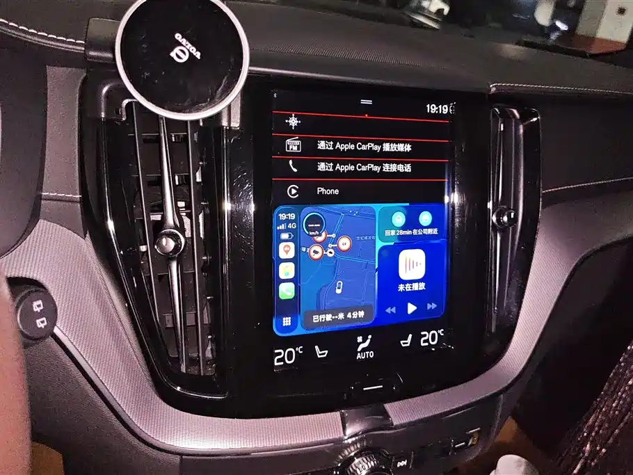 Volvo XC60 PHEV 2020 — фото 13
