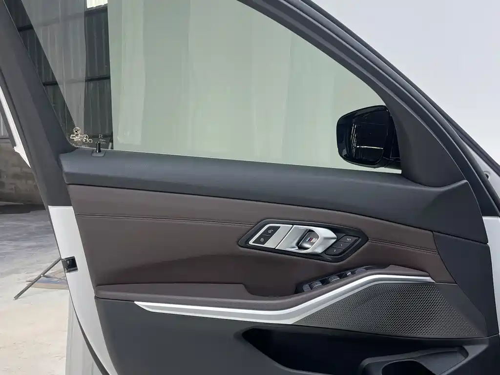 BMW 3 Series 2023 — фото 14