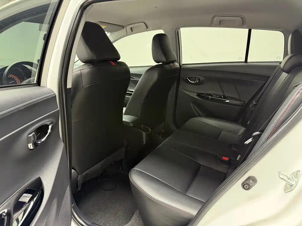 Toyota Yaris L 2023 — фото 30