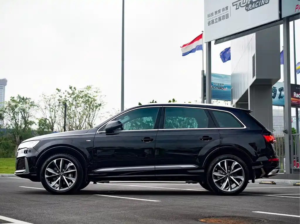 Audi Q7 2021 — фото 3