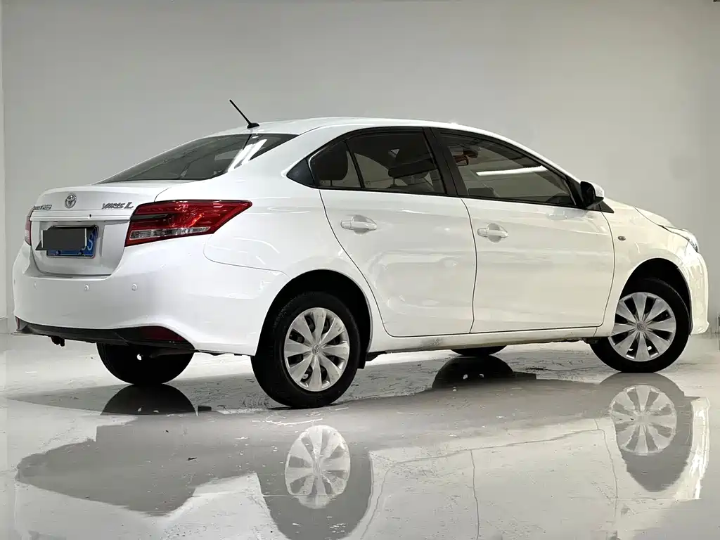 Toyota Yaris L 2021 — фото 8