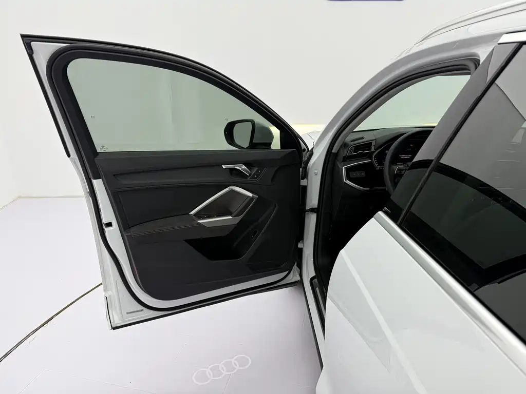 Audi Q3 2023 — фото 21