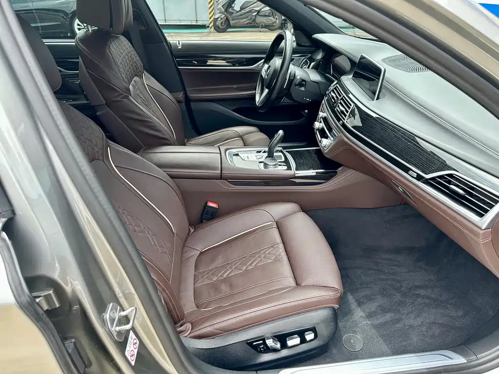 BMW 7 Series 2021 — фото 12