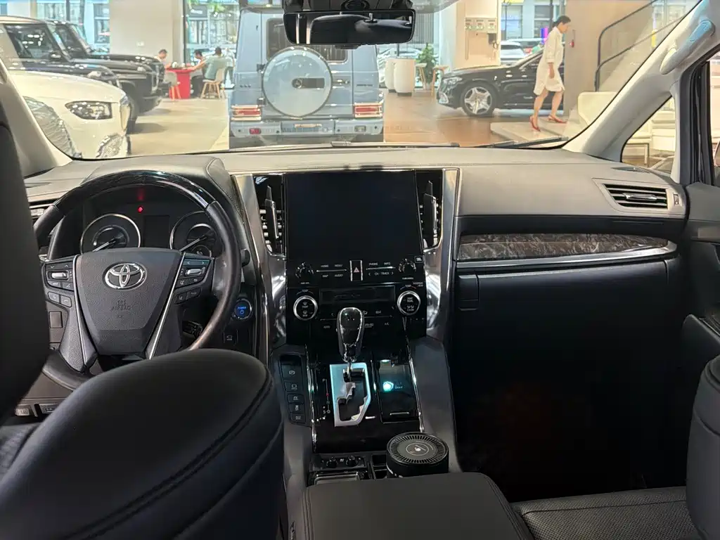 Toyota Vellfire 2021 — фото 10