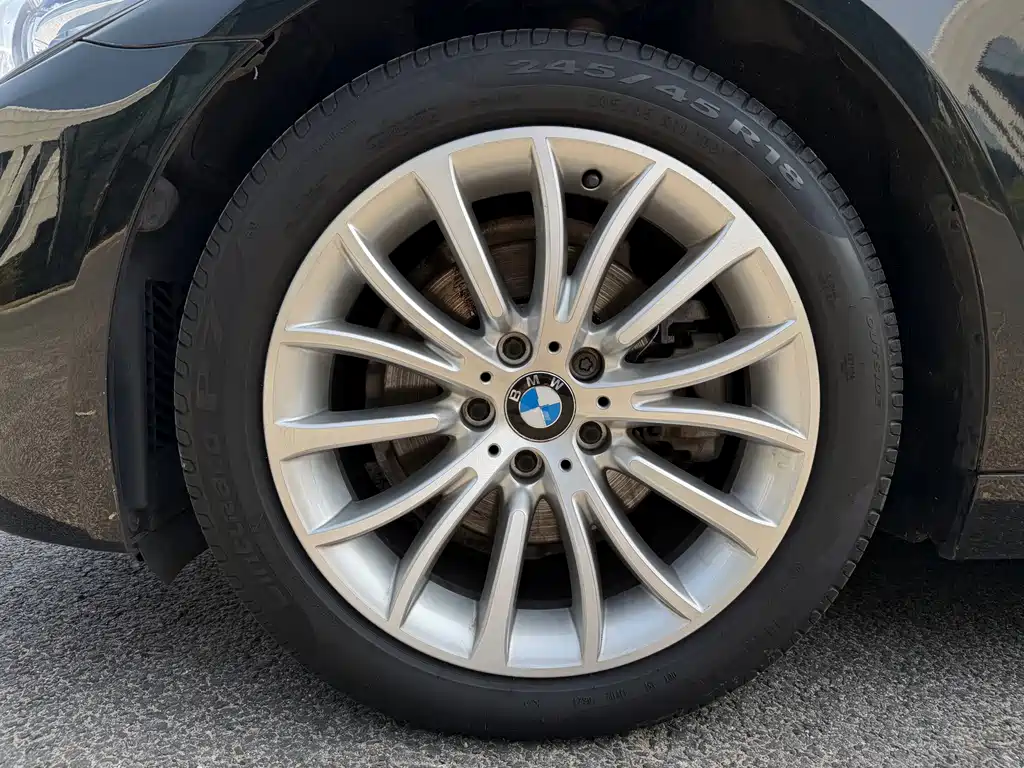 BMW 5 Series 2015 — фото 19
