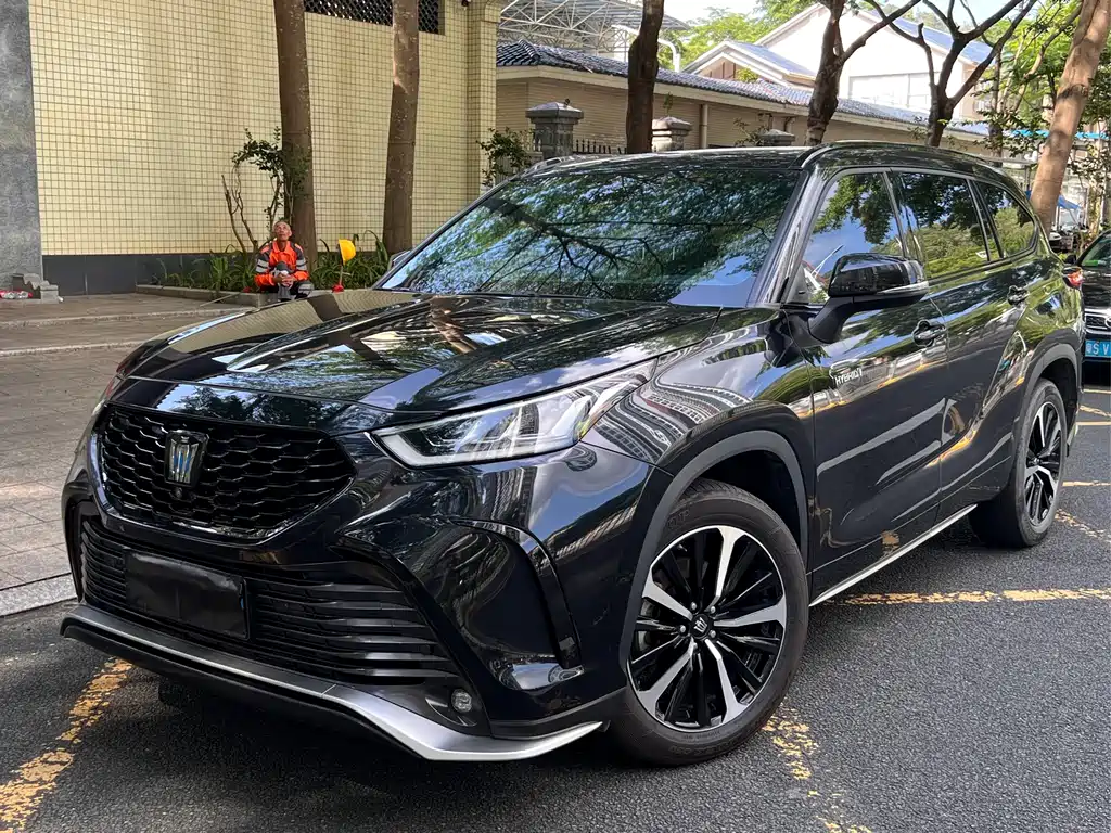 Toyota Crown Kluger 2023