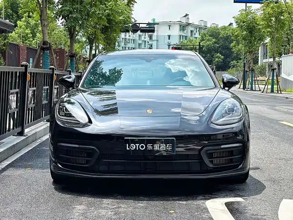 Porsche Panamera 2023