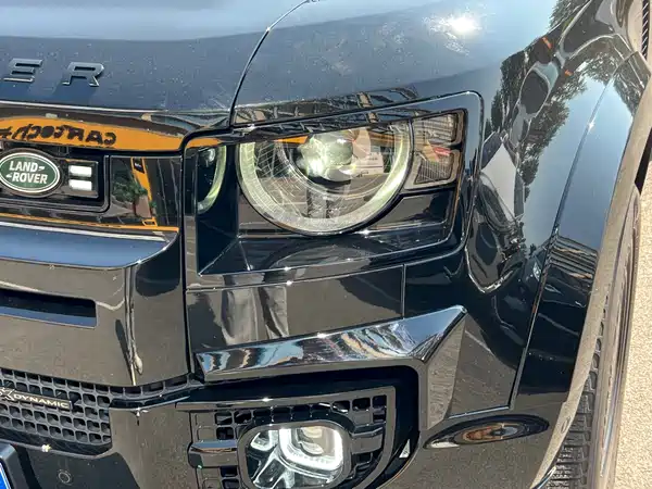 Land Rover Defender 2023