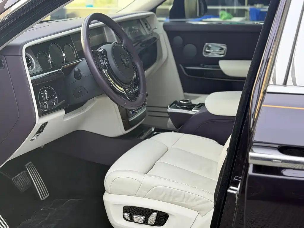 Rolls-Royce Phantom 2019 — фото 18