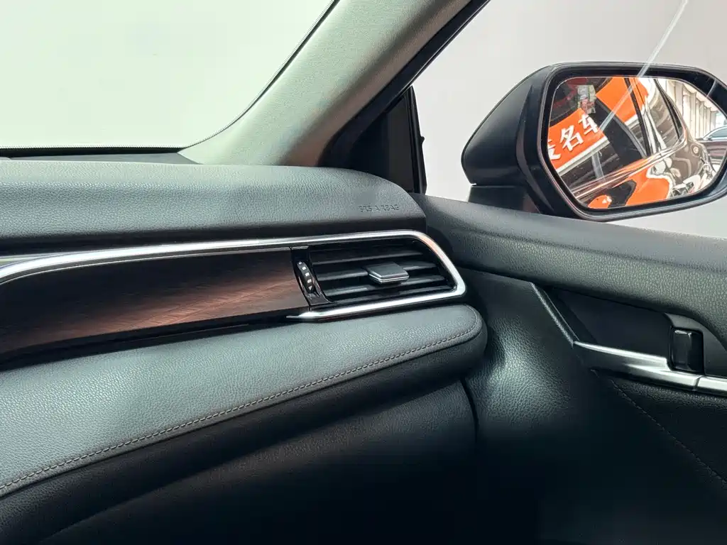 Toyota Camry 2022 — фото 10