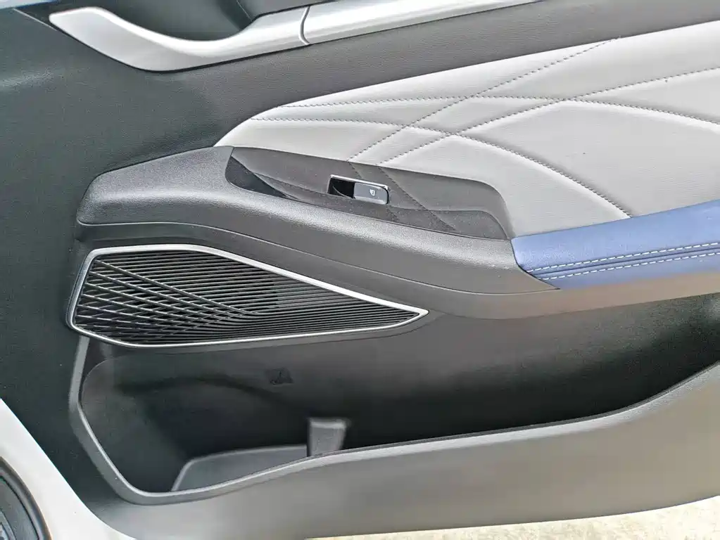 Geely Emgrand 2021 — фото 12