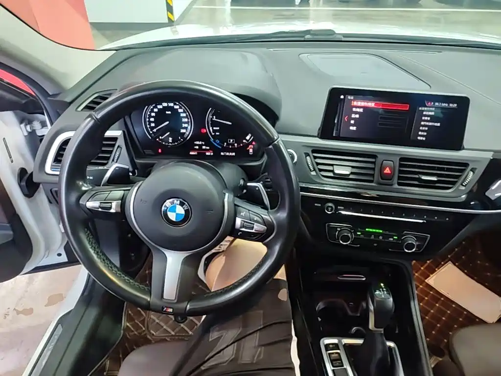 BMW 1 Series 2019 — фото 11