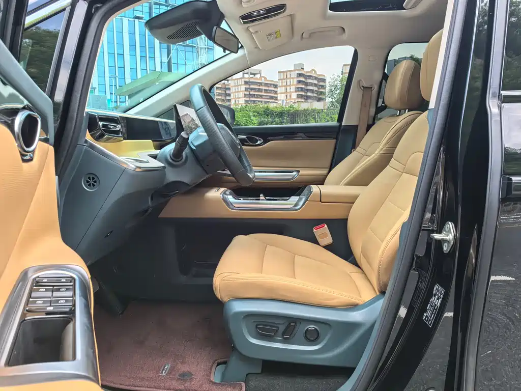 GAC Motor E8 PHEV 2024