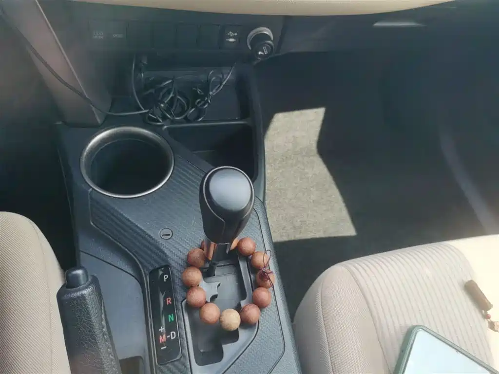 Toyota RAV4 2015 — фото 14