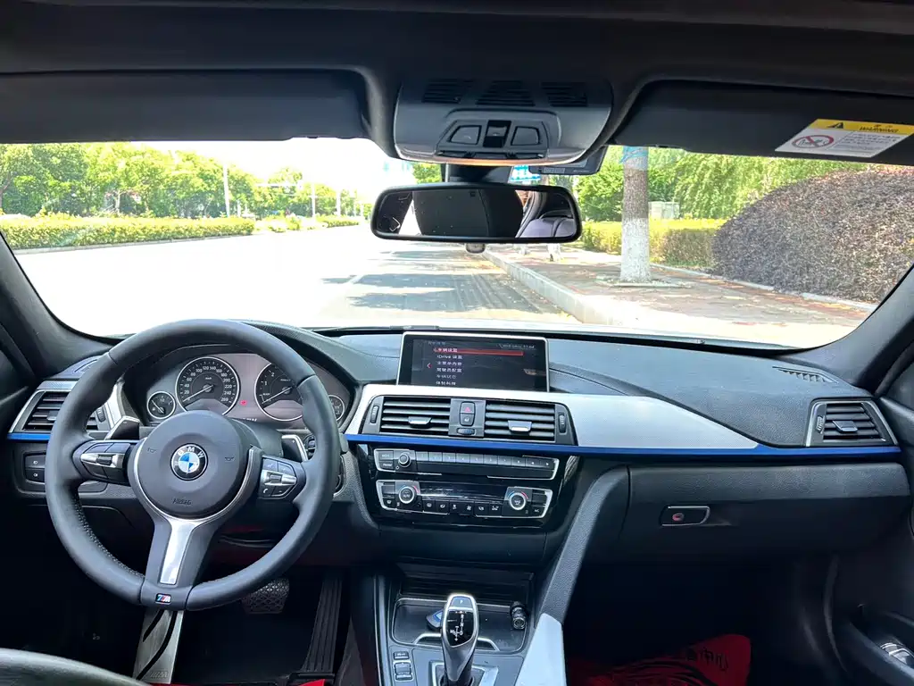BMW 3 Series 2018 — фото 10