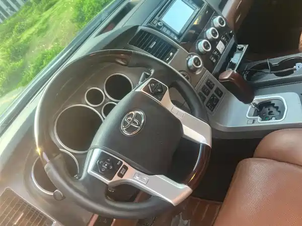 Toyota Sequoia 2010