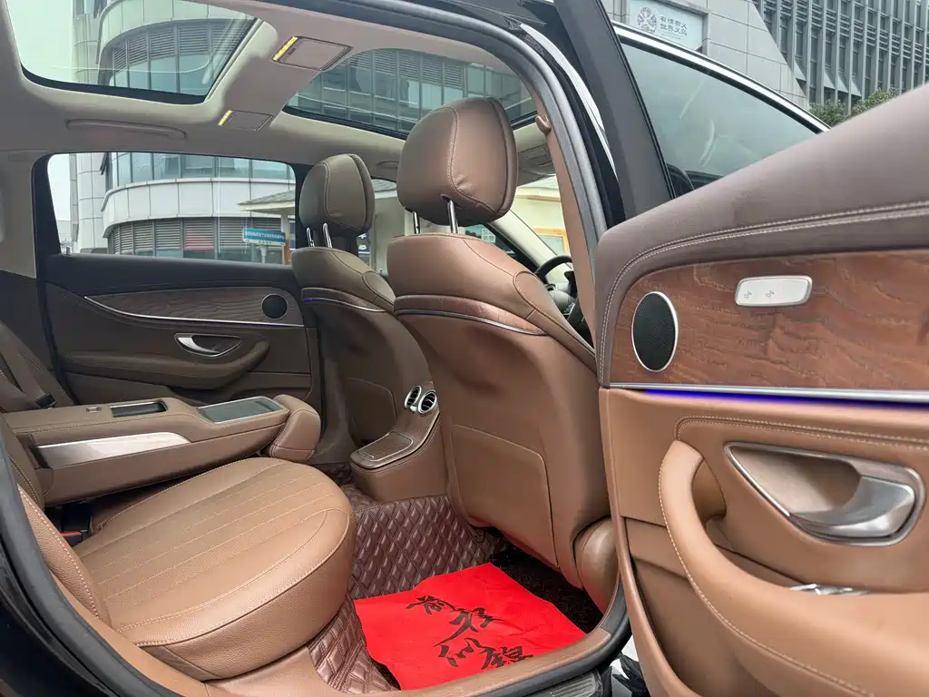Mercedes-Benz E-Class 2023 — фото 15