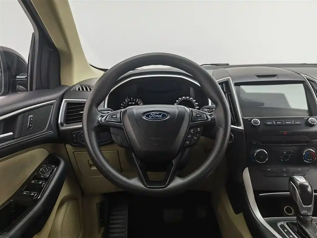 Ford Edge 2017 — фото 11