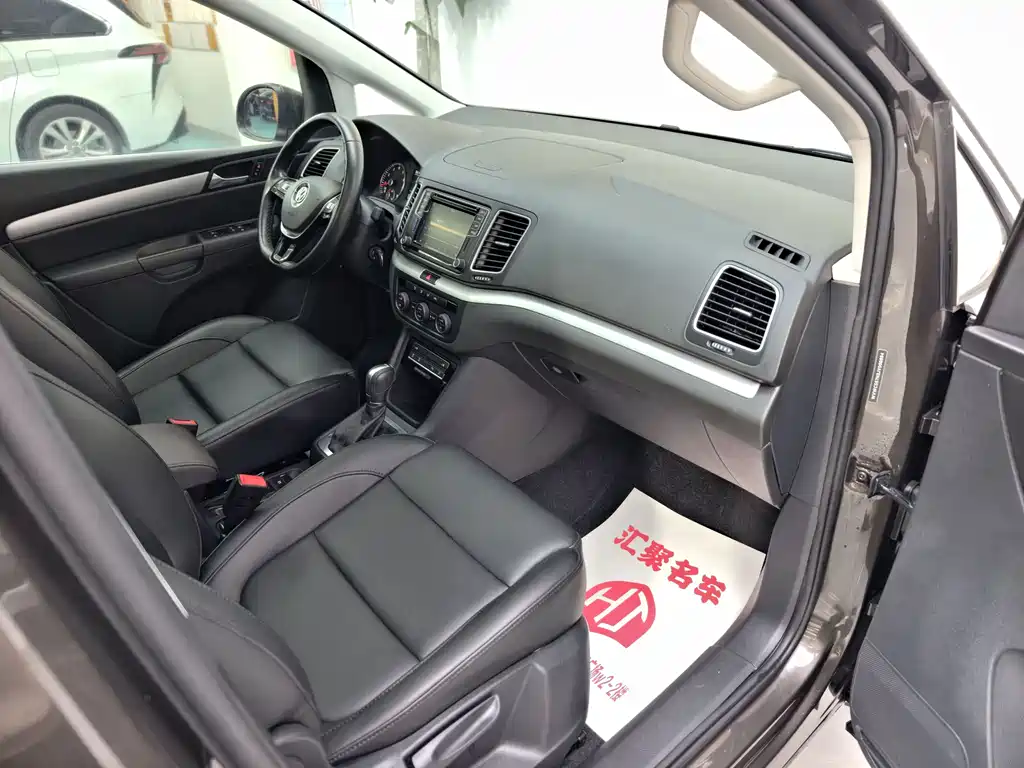 Volkswagen Sharan 2017 — фото 18