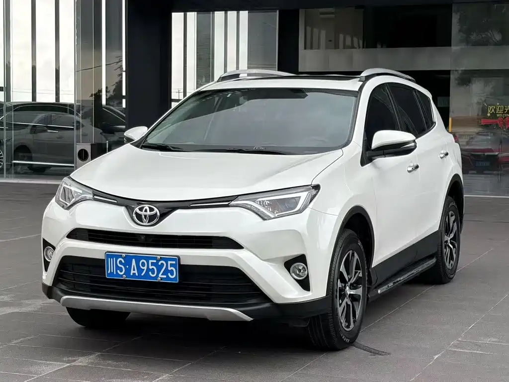 Toyota RAV4 2018 — фото 1
