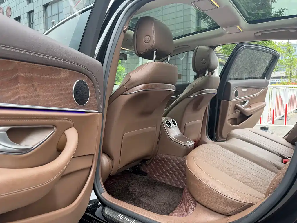 Mercedes-Benz E-Class 2023 — фото 14