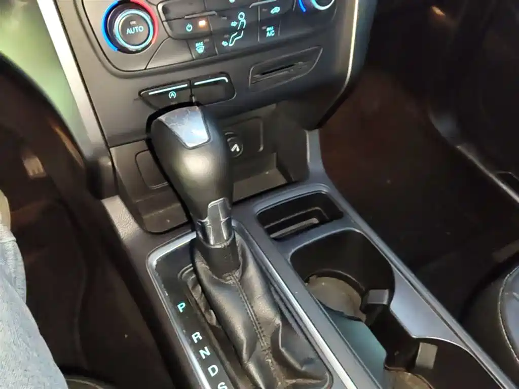 Ford Kuga 2017 — фото 14
