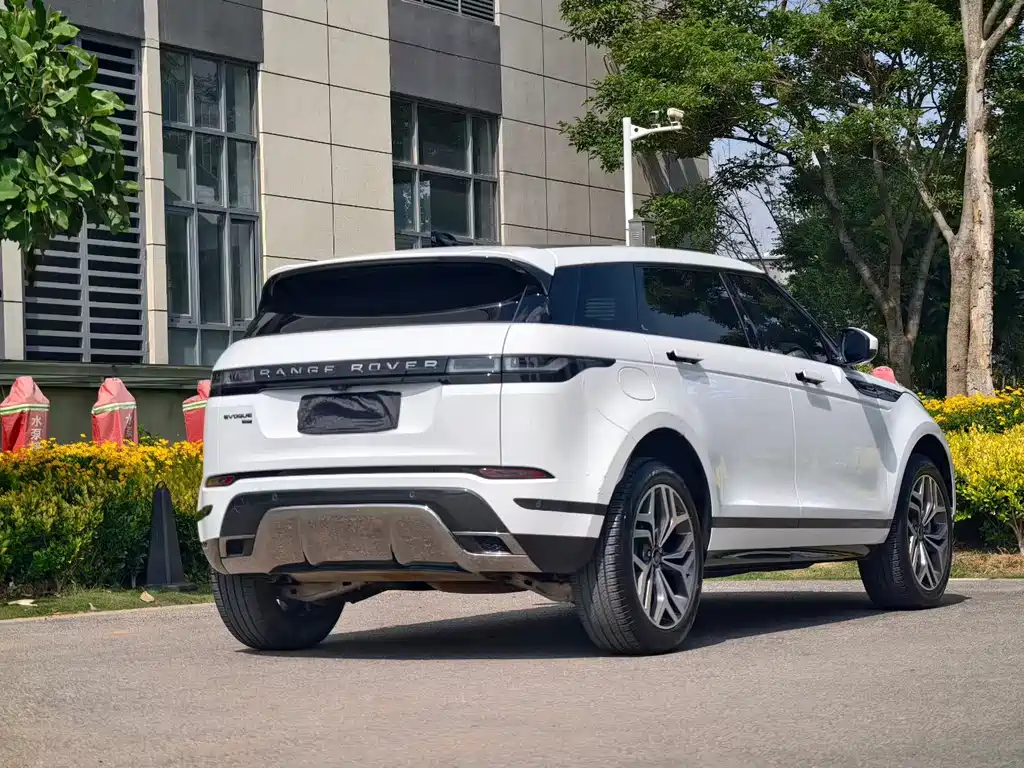 Land Rover Evoque 2023 — фото 9