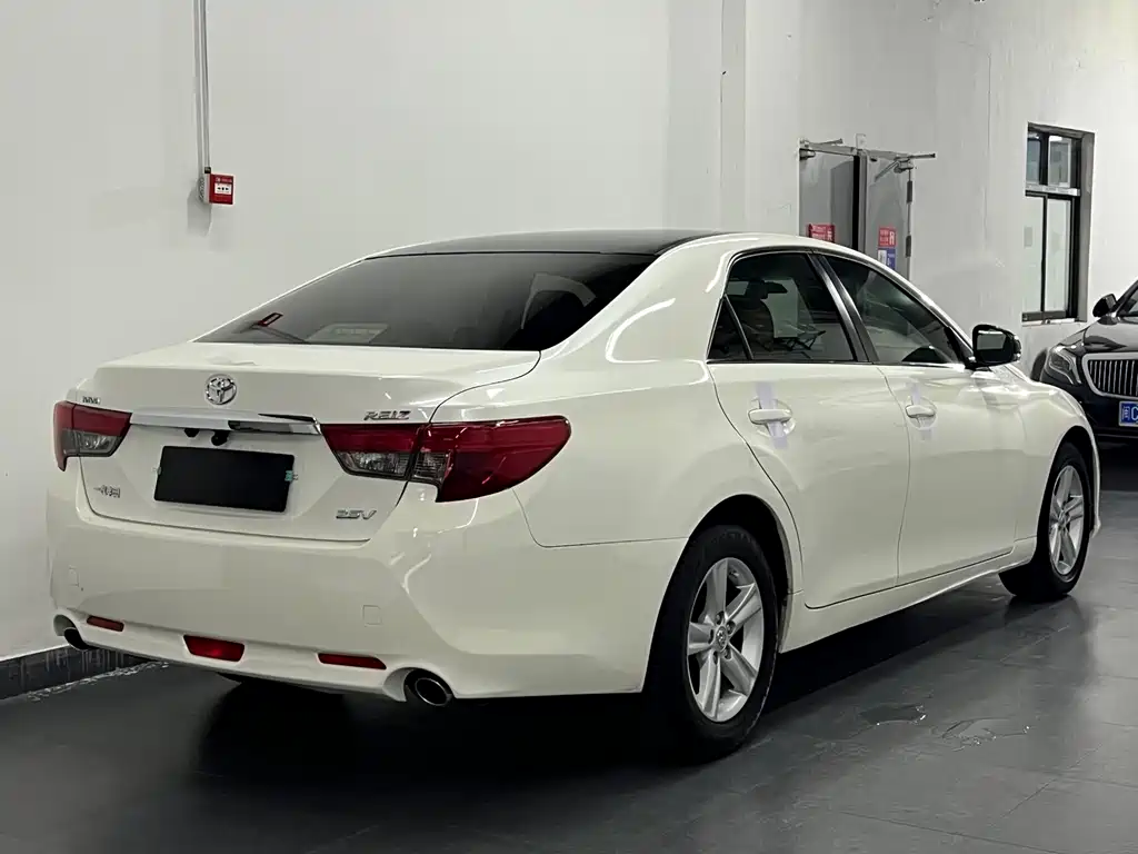 Toyota Reiz 2015