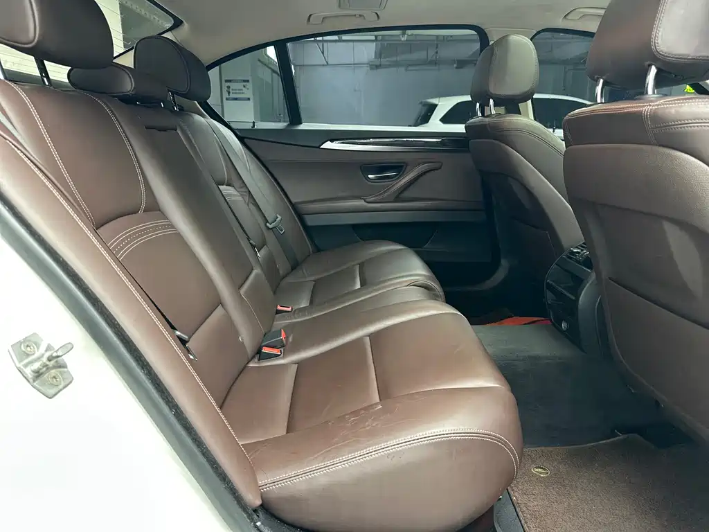 BMW 5 Series 2016 — фото 13