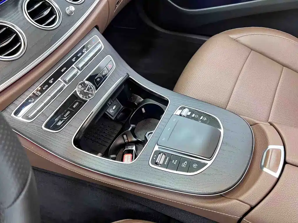 Mercedes-Benz E-Class 2020 — фото 20