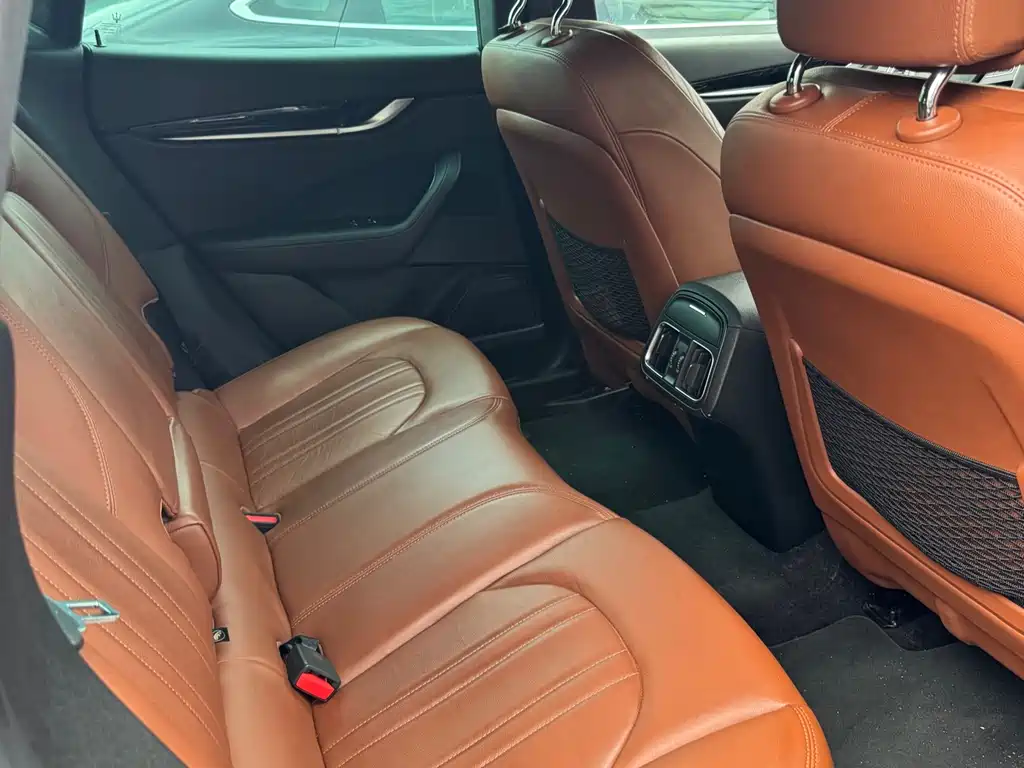 Maserati Levante 2017 — фото 16