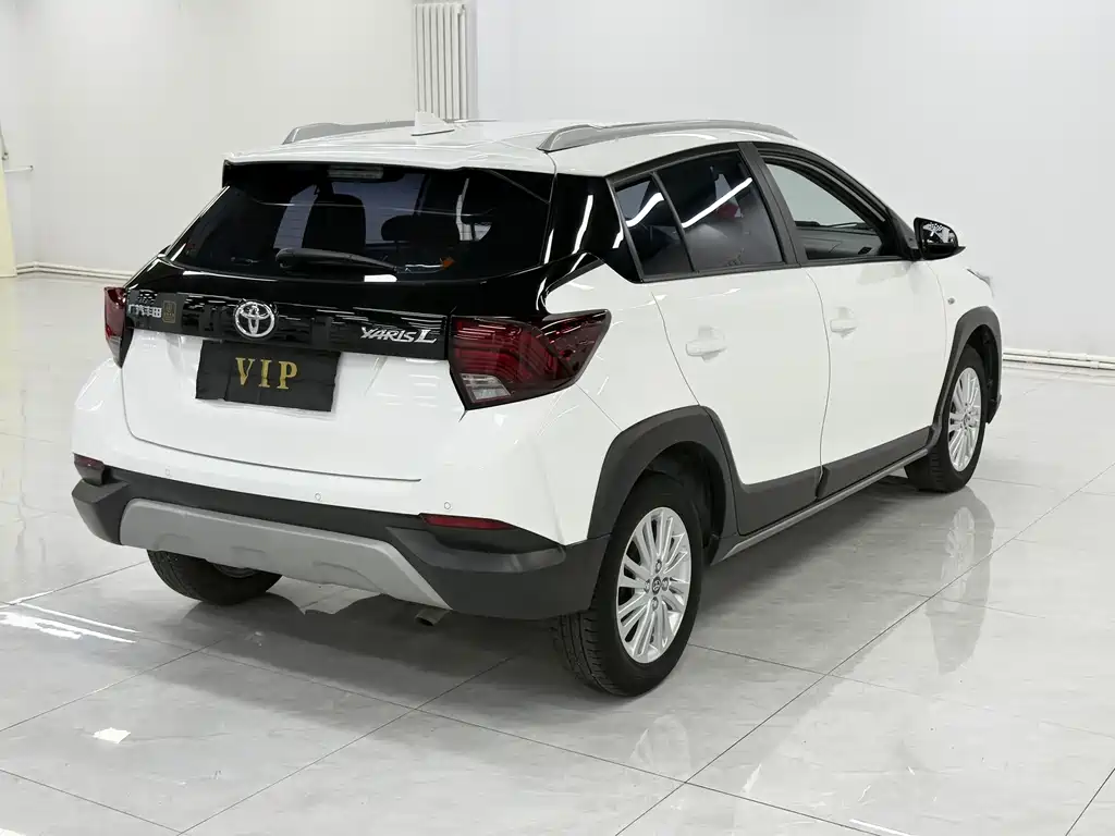 Toyota Yaris L 2022 — фото 5