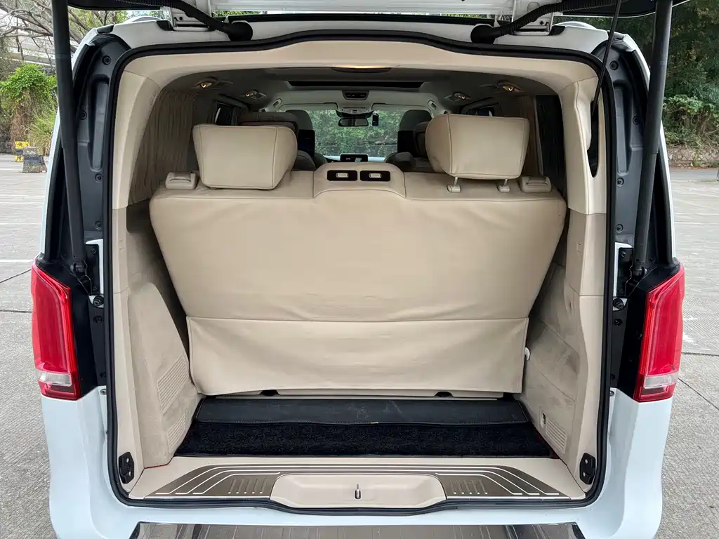Mercedes-Benz V-Class 2017 — фото 16
