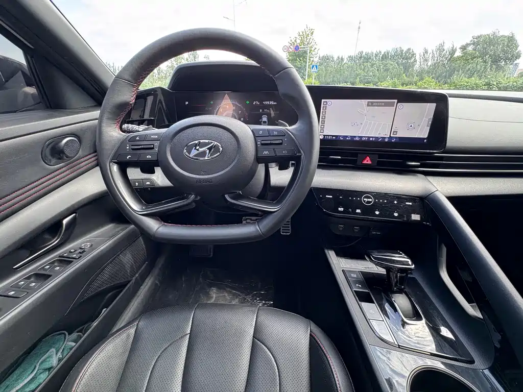 Hyundai Elantra 2023 — фото 18