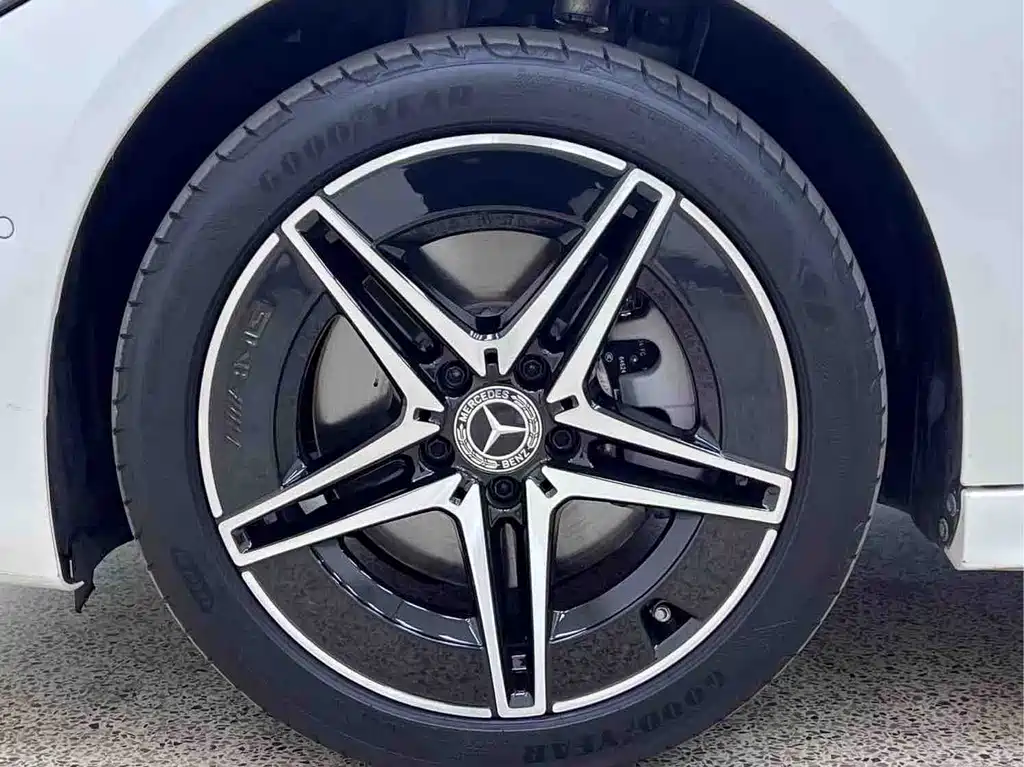 Mercedes-Benz C-Class 2024