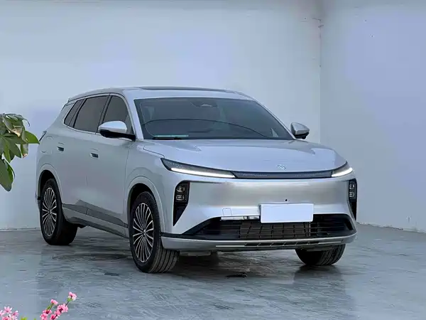 Dongfeng Fengshen L8 2025