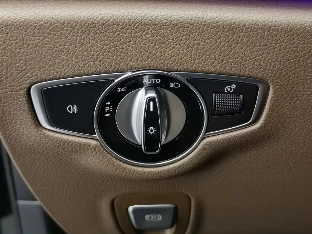 Mercedes-Benz E-Class 2020 — фото 21