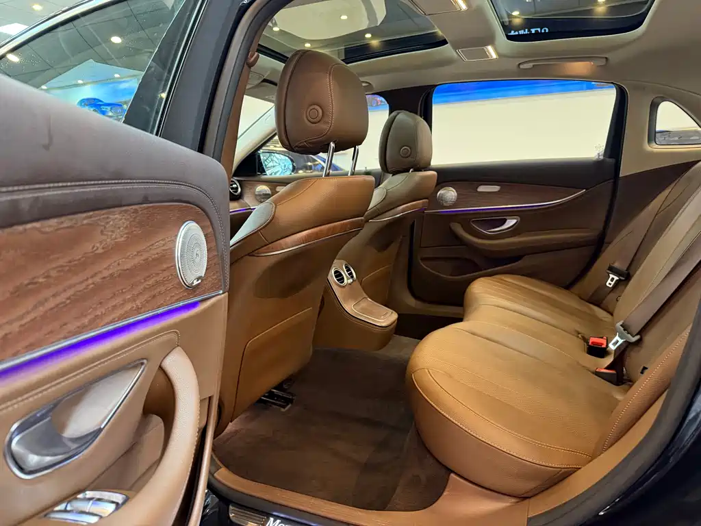 Mercedes-Benz E-Class 2022 — фото 13