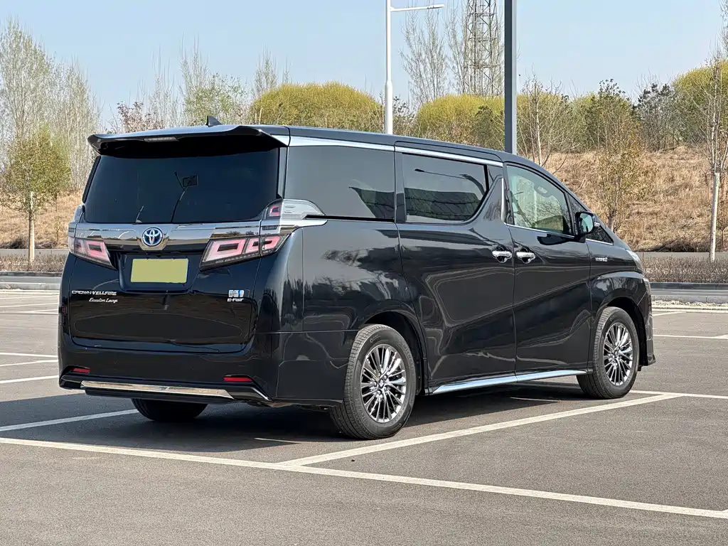 Toyota Vellfire 2022 — фото 3