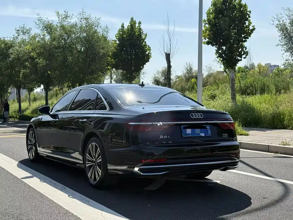Audi A8 2025 — фото 40