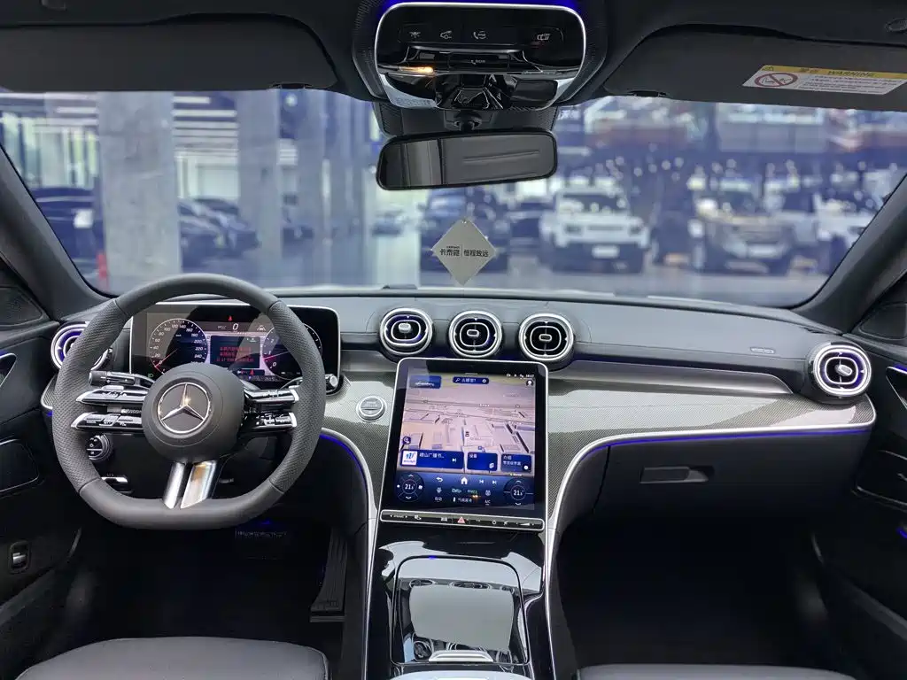 Mercedes-Benz C-Class 2025 — фото 11
