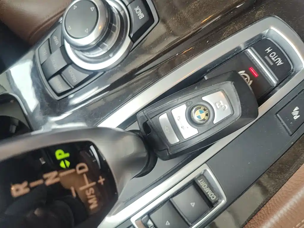 BMW 5 Series 2015 — фото 9
