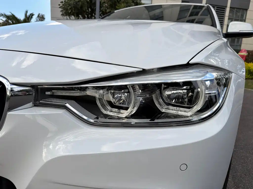 BMW 3 Series 2018 — фото 5