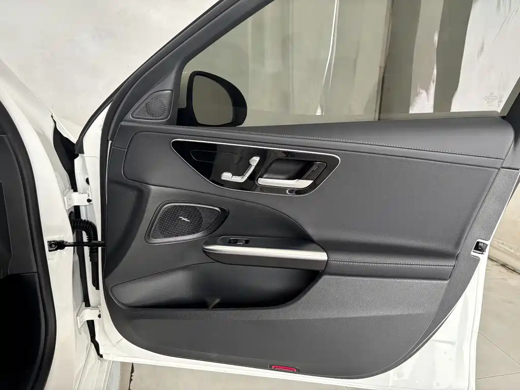 Mercedes-Benz C-Class 2025 — фото 26