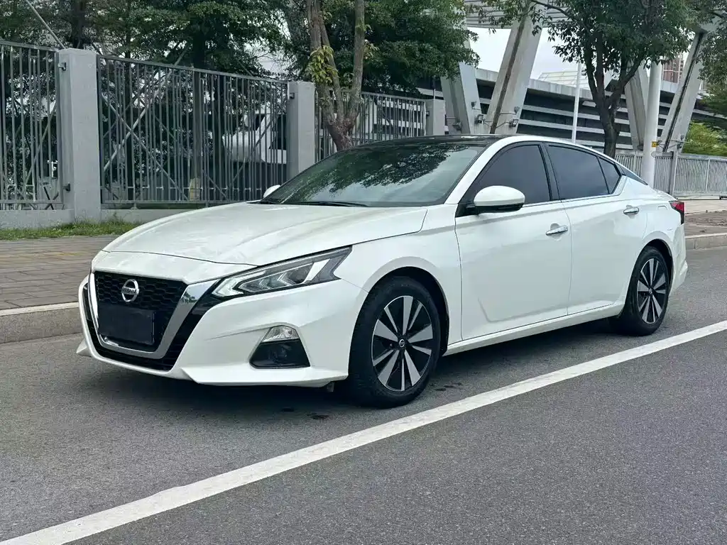 Nissan Teana 2022 — фото 1