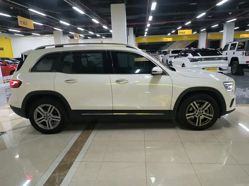 Mercedes-Benz GLB 2023