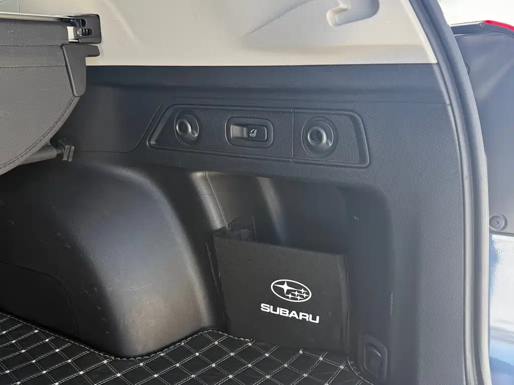 Subaru Forester 2023 — фото 8