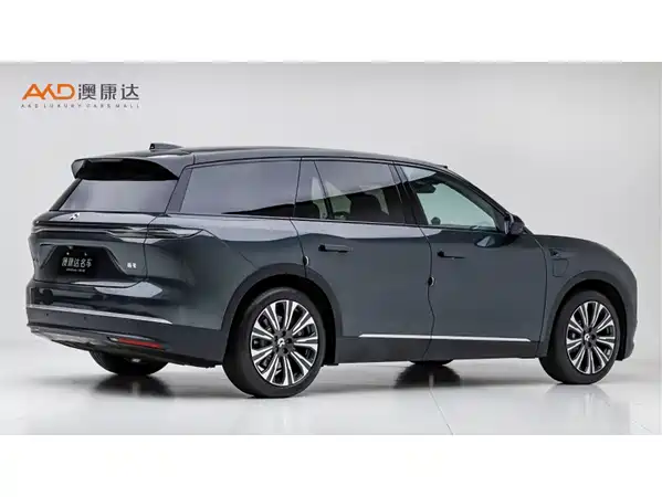 NIO ES8 2024