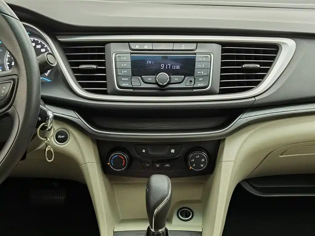 Buick Excelle 2015 — фото 12
