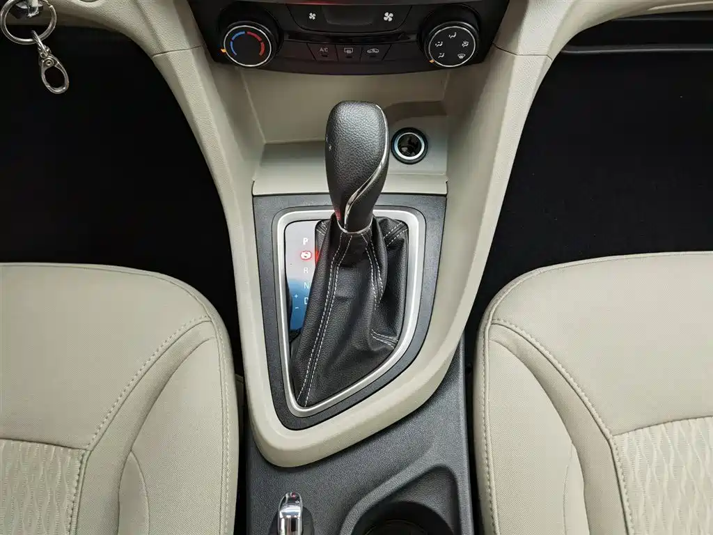 Buick Excelle 2015 — фото 13
